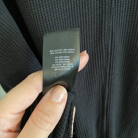 Aritzia The Group by Babaton Waffle Knit Cowl Neck Thermal Long Sleeve XL Black - Picture 9 of 9